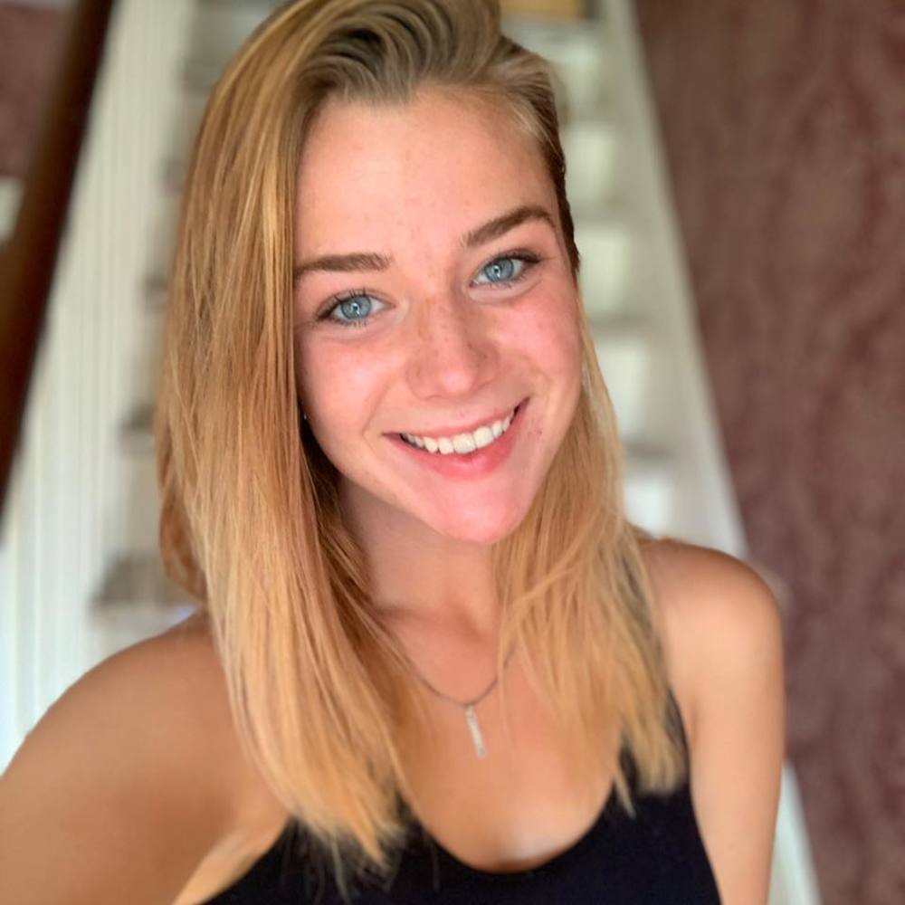 Meet your Posher, Ava